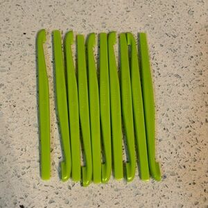 ☀️FREE with purchase- BNWOT Tupperware citrus peelers
